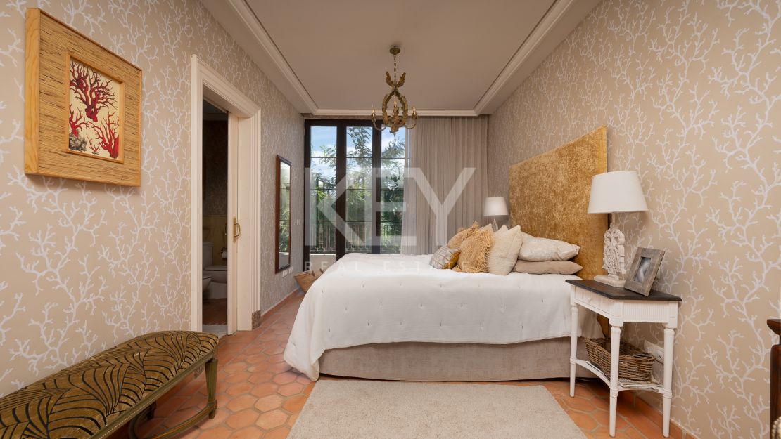 Вневременная элегантность: роскошный особняк на продажу в Гуадальмина Баха