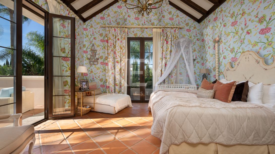 Вневременная элегантность: роскошный особняк на продажу в Гуадальмина Баха