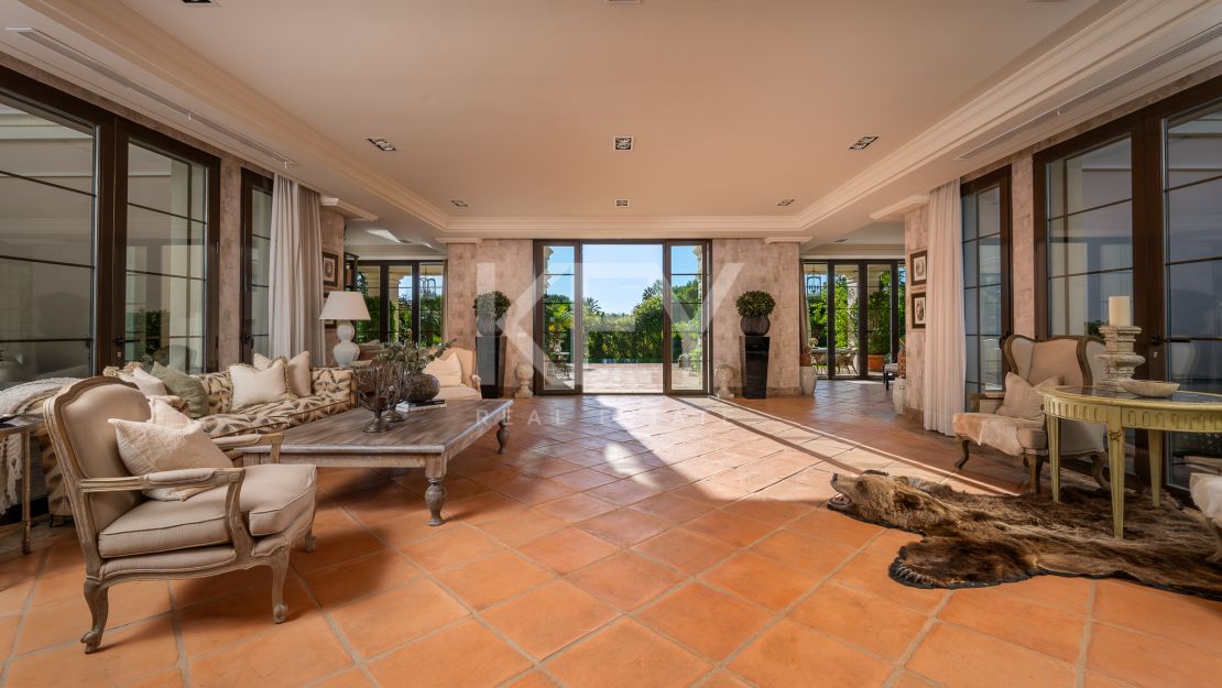 Вневременная элегантность: роскошный особняк на продажу в Гуадальмина Баха