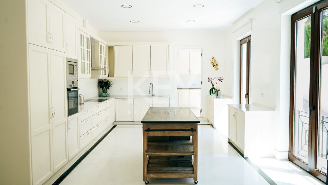 Величественная современная вилла с панорамными видами в Сьерра-Бланка, Золотая Миля Марбельи