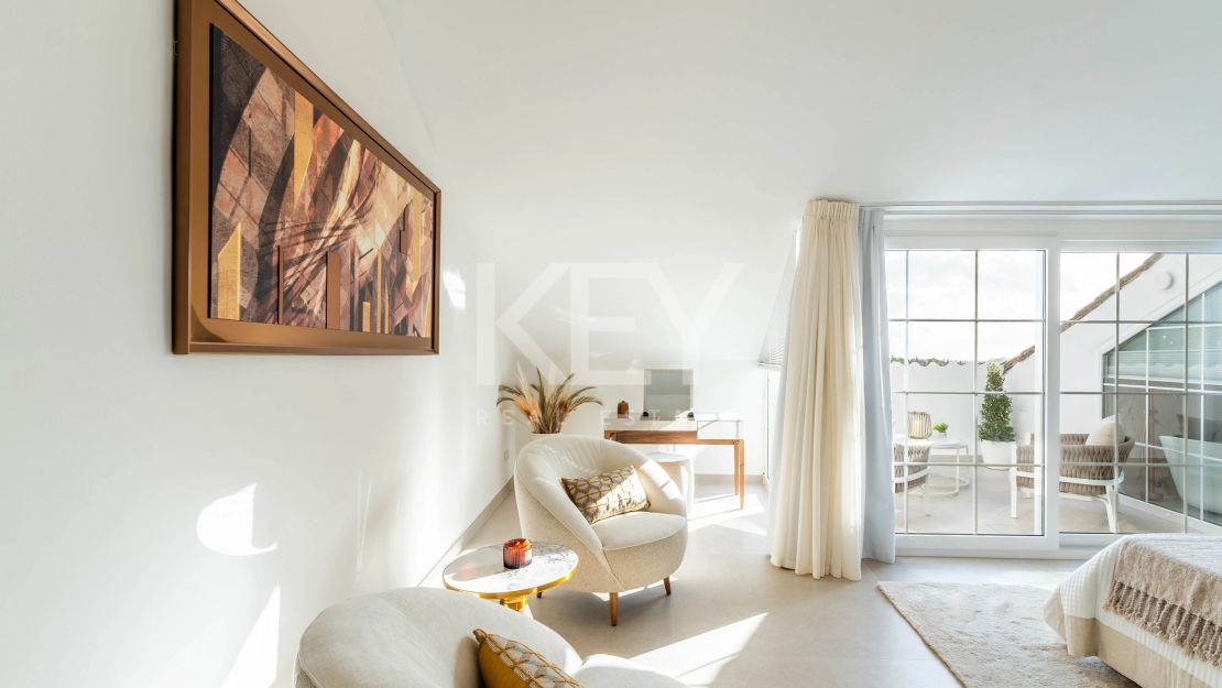 Полностью отремонтированный двухуровневый пентхаус с видом на море и горы в Нуэва Андалусия