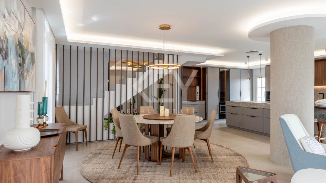 Полностью отремонтированный двухуровневый пентхаус с видом на море и горы в Нуэва Андалусия