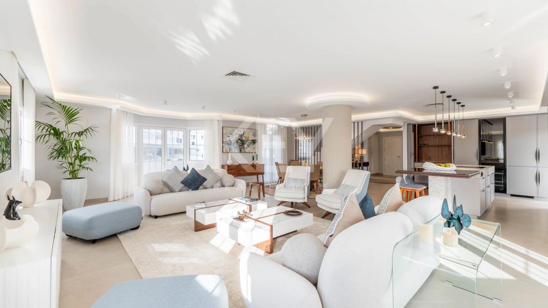 Полностью отремонтированный двухуровневый пентхаус с видом на море и горы в Нуэва Андалусия