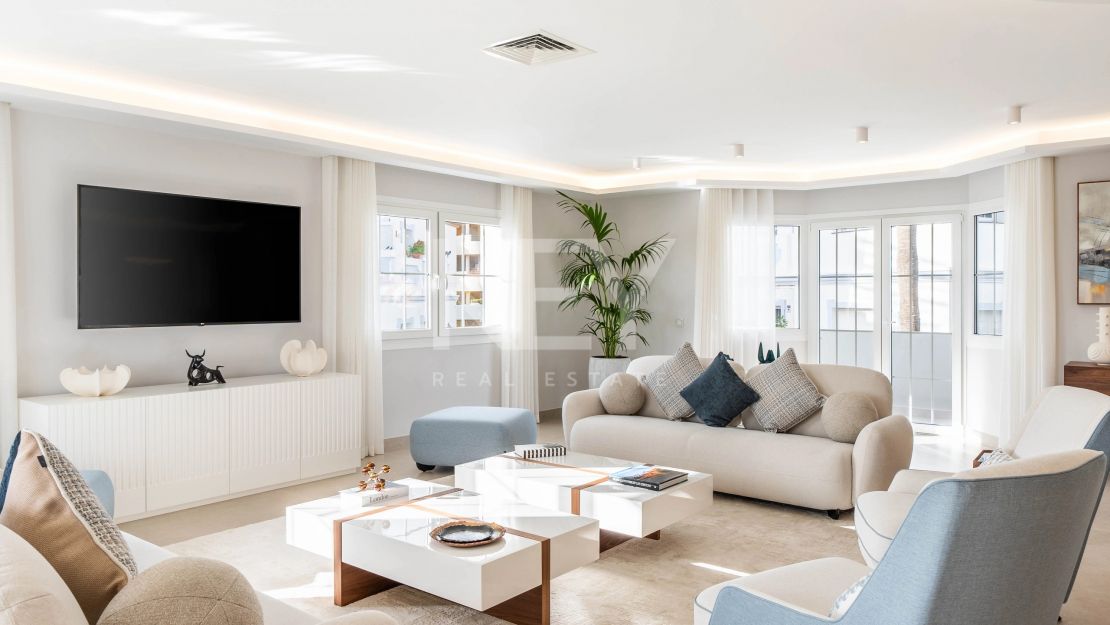 Полностью отремонтированный двухуровневый пентхаус с видом на море и горы в Нуэва Андалусия