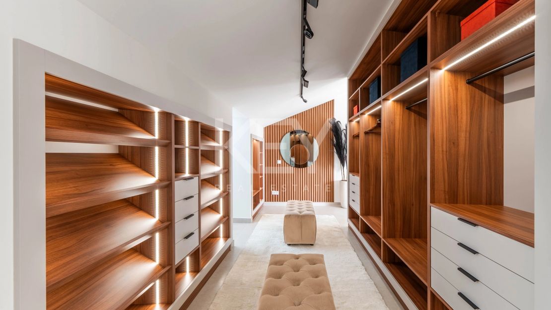 Полностью отремонтированный двухуровневый пентхаус с видом на море и горы в Нуэва Андалусия