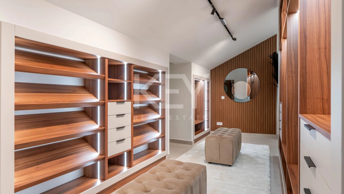 Полностью отремонтированный двухуровневый пентхаус с видом на море и горы в Нуэва Андалусия