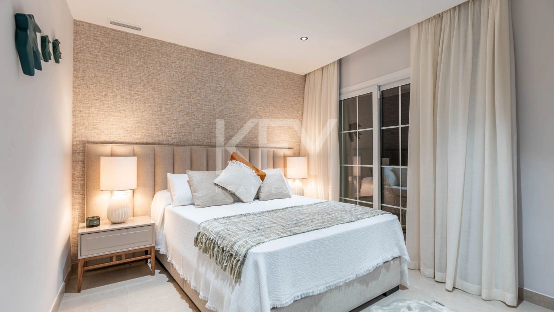 Полностью отремонтированный двухуровневый пентхаус с видом на море и горы в Нуэва Андалусия