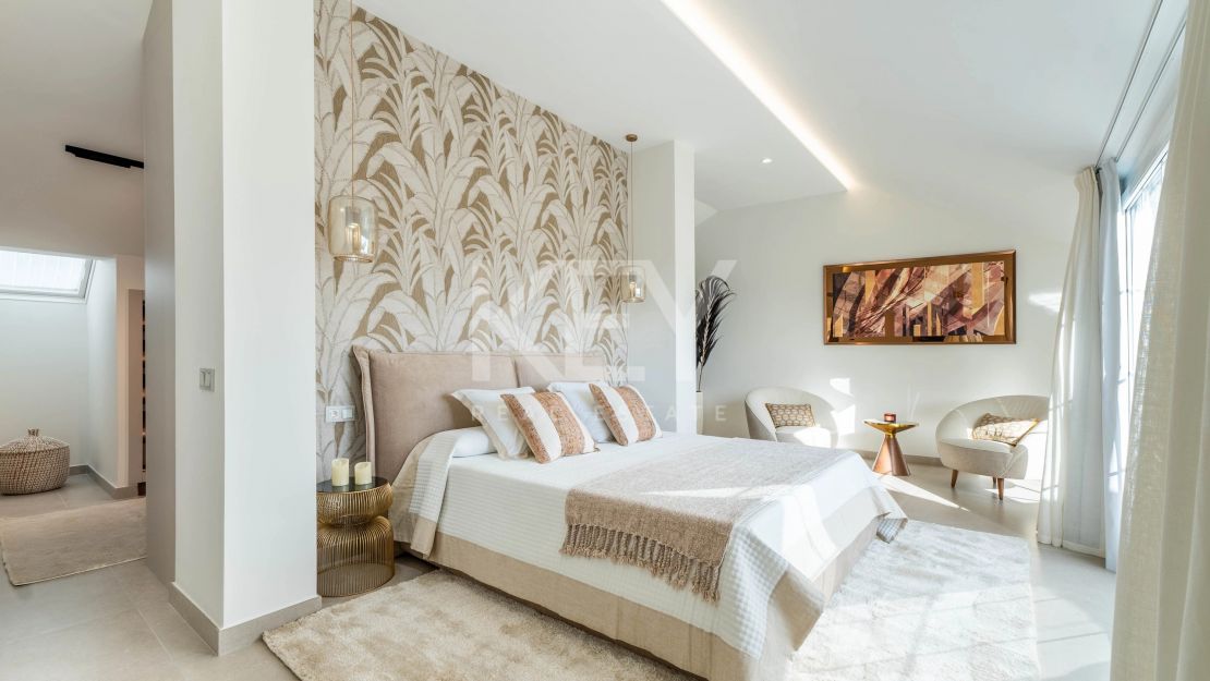 Полностью отремонтированный двухуровневый пентхаус с видом на море и горы в Нуэва Андалусия