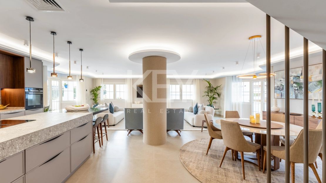 Полностью отремонтированный двухуровневый пентхаус с видом на море и горы в Нуэва Андалусия