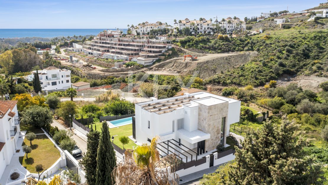 Villa contemporánea de nueva construcción – vida de lujo con vistas a la montaña en La Alquería, Benahavís