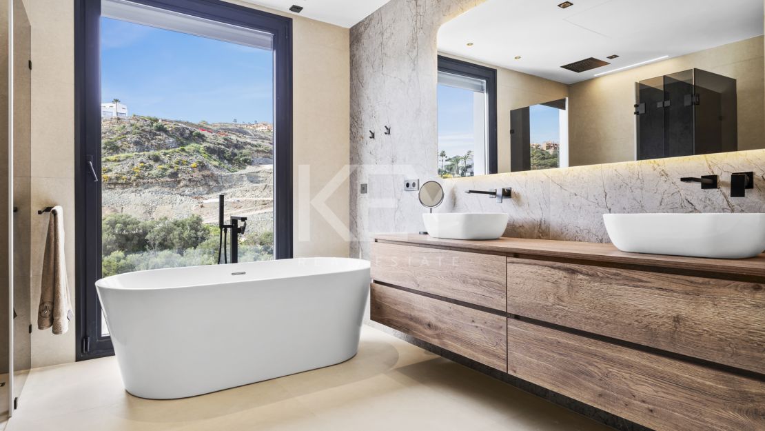 Villa contemporánea de nueva construcción – vida de lujo con vistas a la montaña en La Alquería, Benahavís