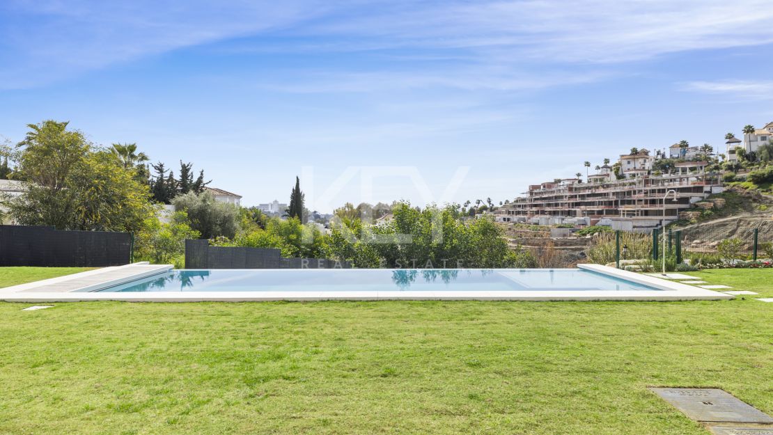 Villa contemporánea de nueva construcción – vida de lujo con vistas a la montaña en La Alquería, Benahavís