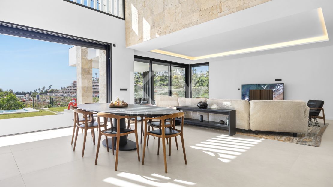 Villa contemporánea de nueva construcción – vida de lujo con vistas a la montaña en La Alquería, Benahavís