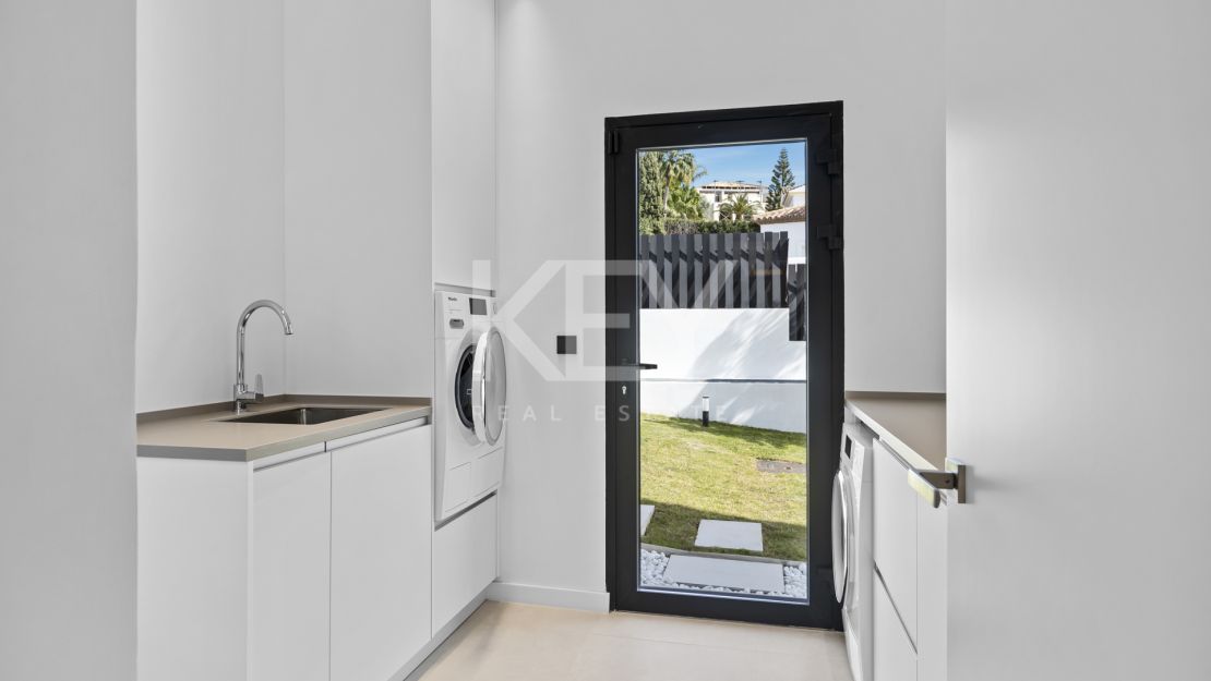 Villa contemporánea de nueva construcción – vida de lujo con vistas a la montaña en La Alquería, Benahavís