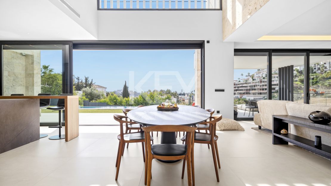 Villa contemporánea de nueva construcción – vida de lujo con vistas a la montaña en La Alquería, Benahavís