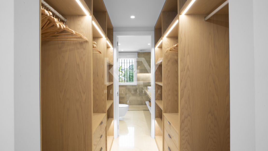 Изысканный прибрежный дом на Золотой Миле Марбельи