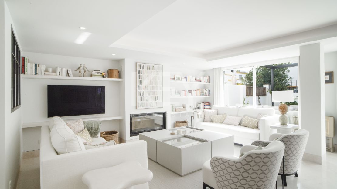 Изысканный прибрежный дом на Золотой Миле Марбельи