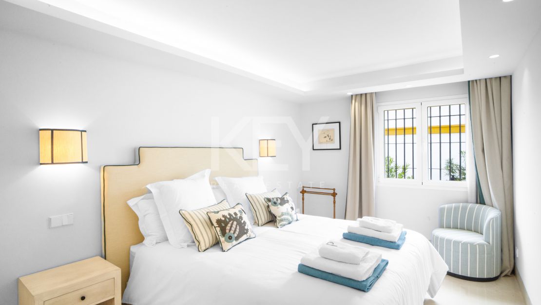 Изысканный прибрежный дом на Золотой Миле Марбельи