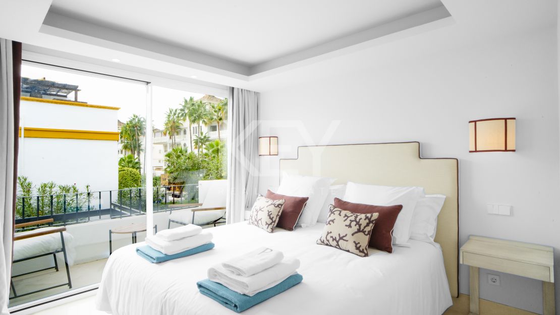 Изысканный прибрежный дом на Золотой Миле Марбельи