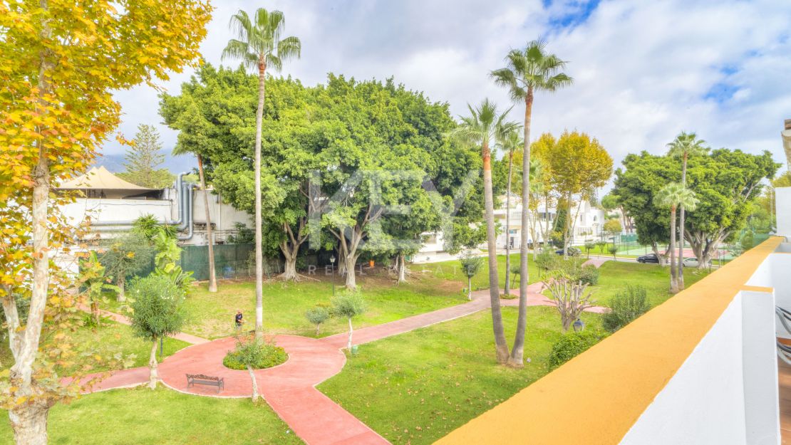 Изысканный прибрежный дом на Золотой Миле Марбельи