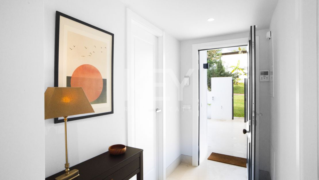 Изысканный прибрежный дом на Золотой Миле Марбельи