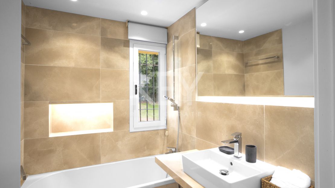 Изысканный прибрежный дом на Золотой Миле Марбельи