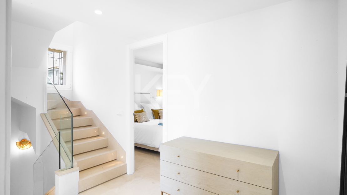 Изысканный прибрежный дом на Золотой Миле Марбельи