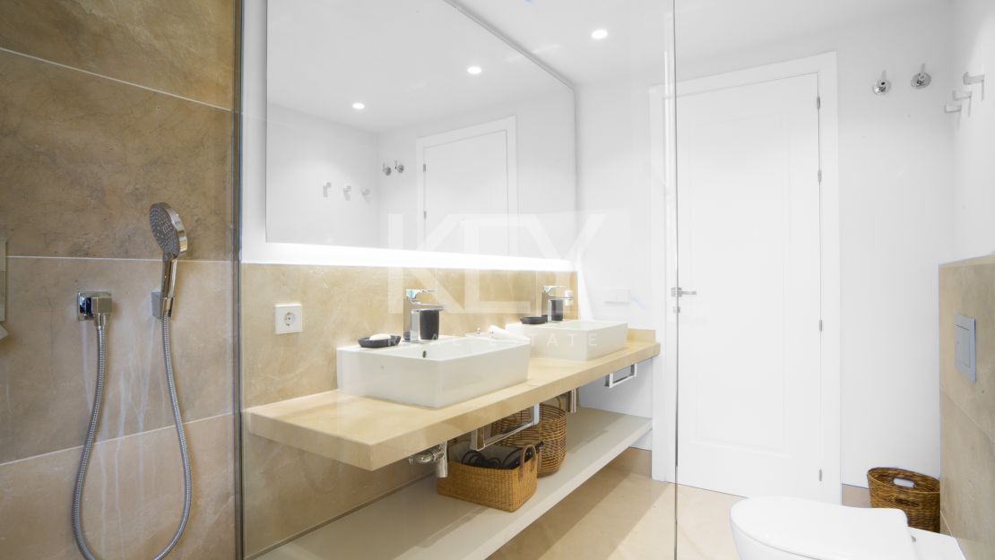 Изысканный прибрежный дом на Золотой Миле Марбельи