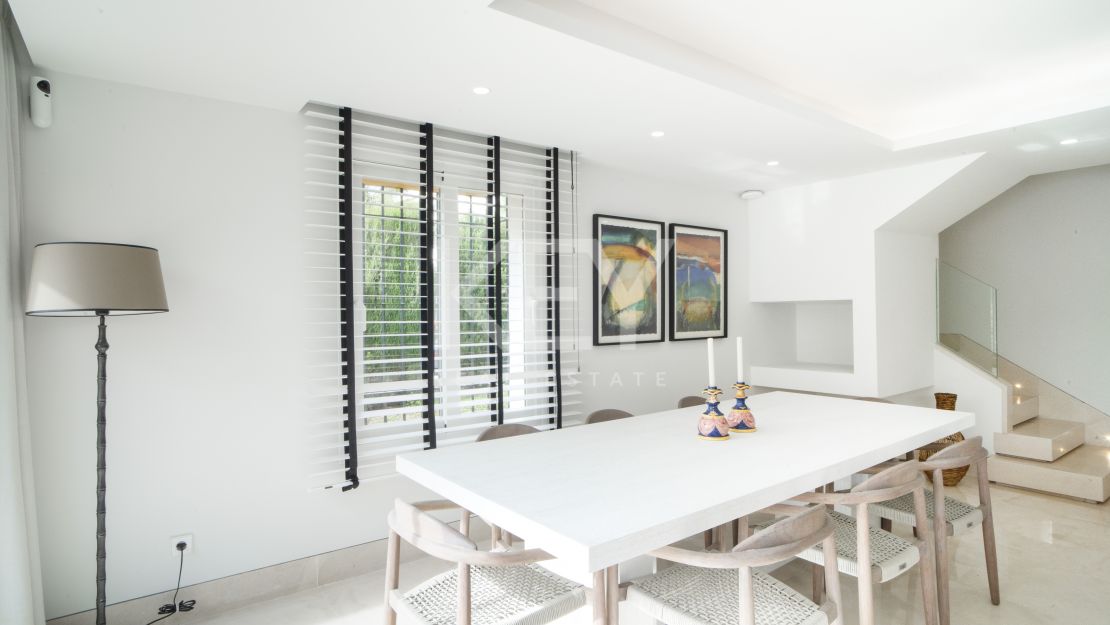 Изысканный прибрежный дом на Золотой Миле Марбельи