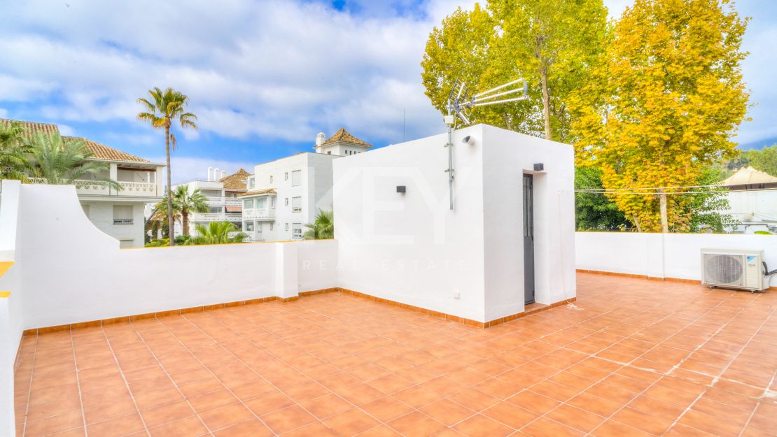 Изысканный прибрежный дом на Золотой Миле Марбельи