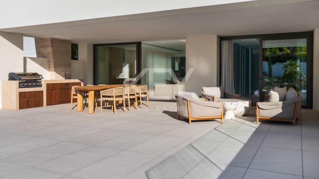 Luxurious ground-floor apartment in Epic Marbella by Fendi, Marbella Golden Mile