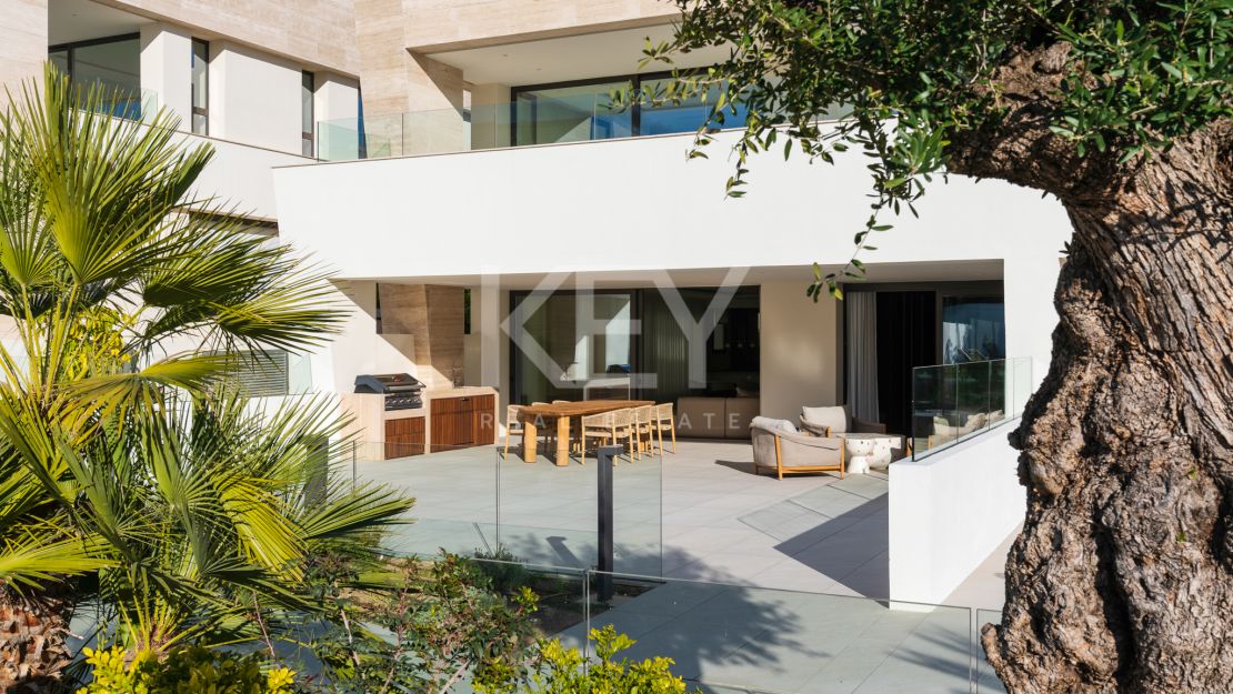 Luxurious ground-floor apartment in Epic Marbella by Fendi, Marbella Golden Mile