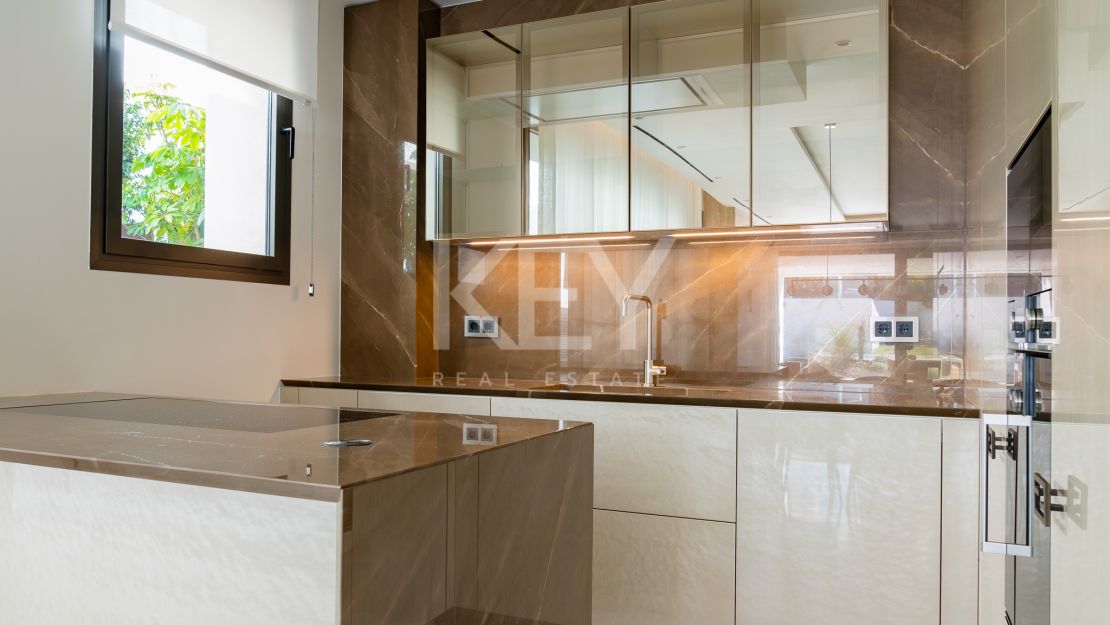 Luxurious ground-floor apartment in Epic Marbella by Fendi, Marbella Golden Mile