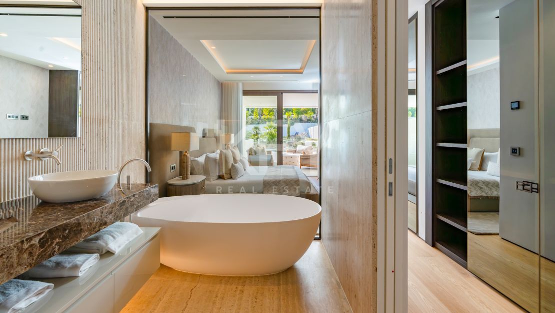 Luxurious ground-floor apartment in Epic Marbella by Fendi, Marbella Golden Mile