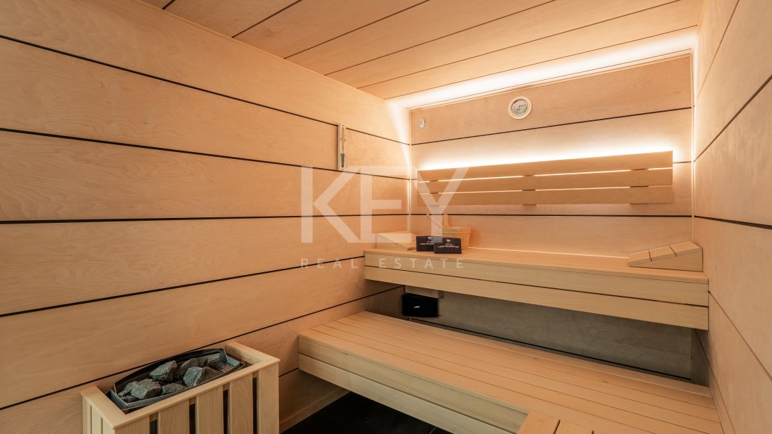 Роскошная вилла с современным изяществом и традиционным шармом в Лас-Брисас, Нуэва Андалусия