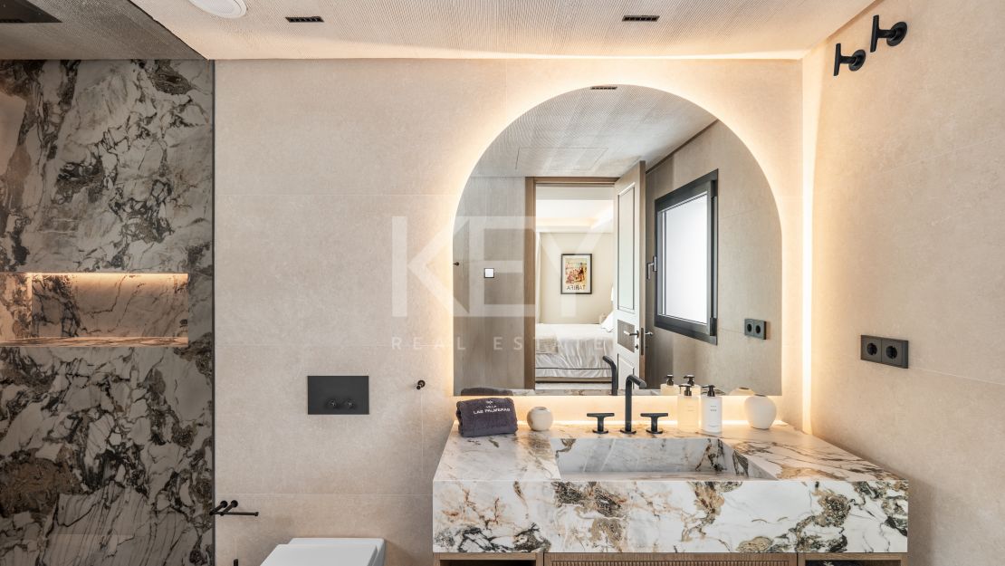 Роскошная вилла с современным изяществом и традиционным шармом в Лас-Брисас, Нуэва Андалусия