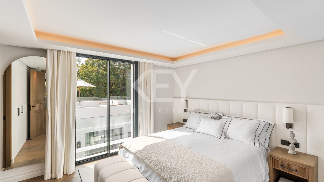 Роскошная вилла с современным изяществом и традиционным шармом в Лас-Брисас, Нуэва Андалусия