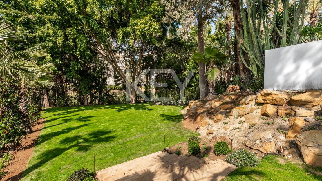 Роскошная вилла с современным изяществом и традиционным шармом в Лас-Брисас, Нуэва Андалусия