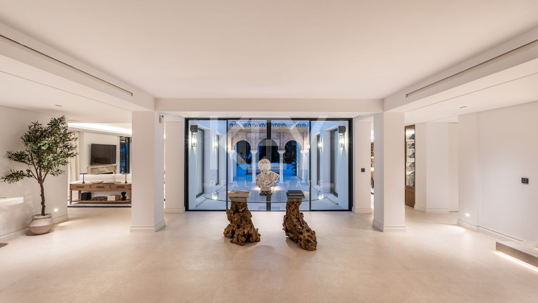 Роскошная вилла с современным изяществом и традиционным шармом в Лас-Брисас, Нуэва Андалусия