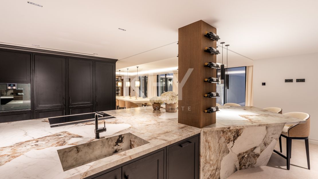 Роскошная вилла с современным изяществом и традиционным шармом в Лас-Брисас, Нуэва Андалусия