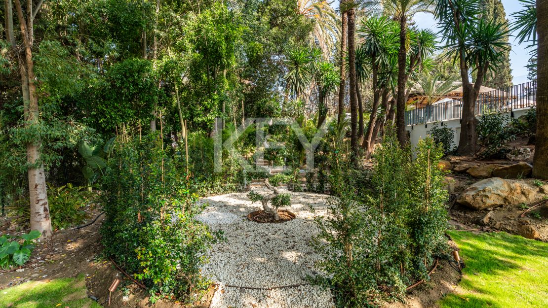 Роскошная вилла с современным изяществом и традиционным шармом в Лас-Брисас, Нуэва Андалусия