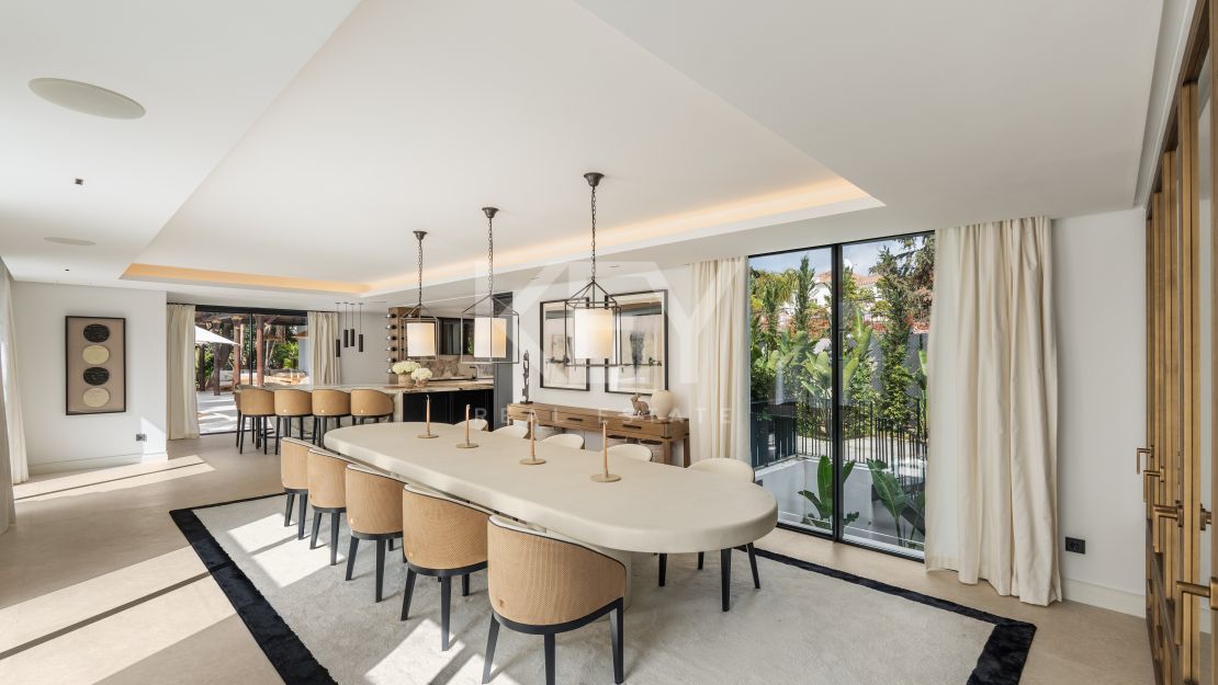 Роскошная вилла с современным изяществом и традиционным шармом в Лас-Брисас, Нуэва Андалусия