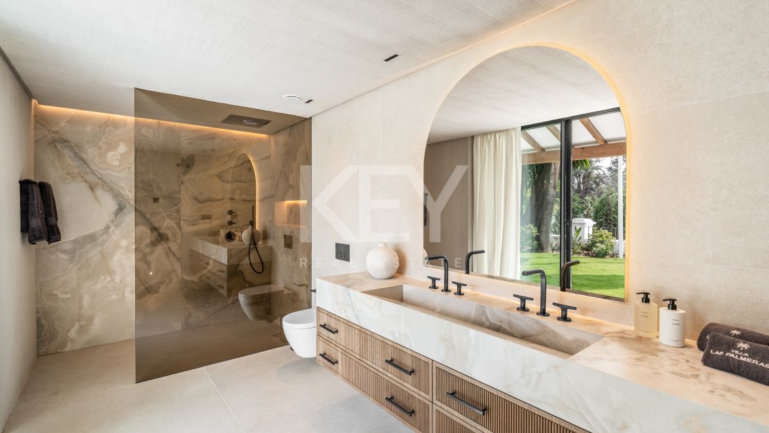Роскошная вилла с современным изяществом и традиционным шармом в Лас-Брисас, Нуэва Андалусия
