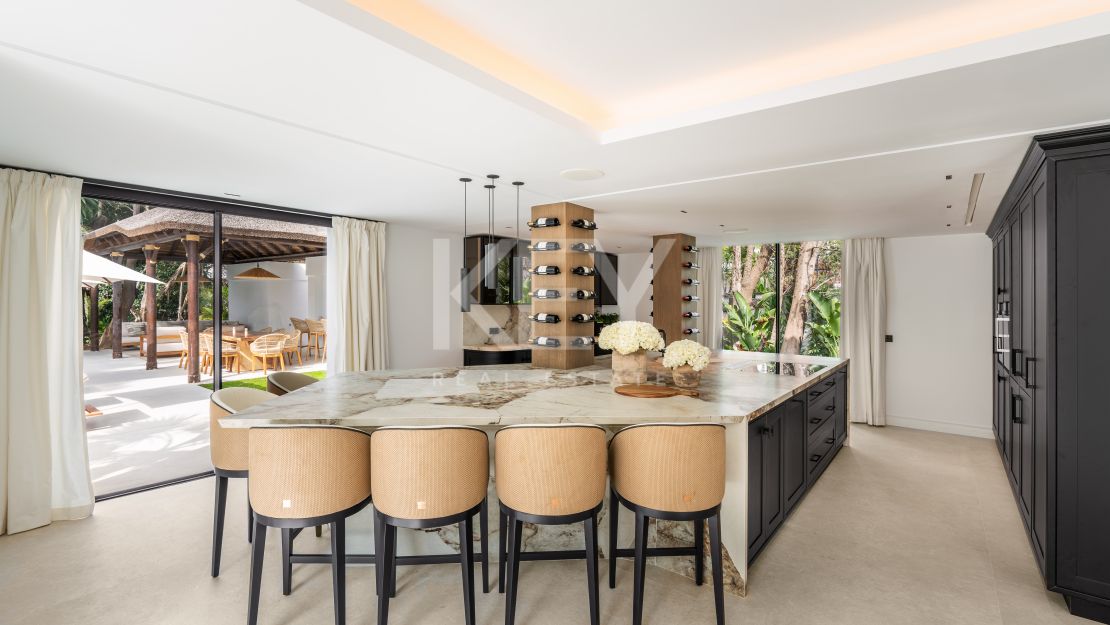 Роскошная вилла с современным изяществом и традиционным шармом в Лас-Брисас, Нуэва Андалусия