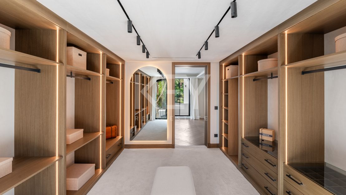 Роскошная вилла с современным изяществом и традиционным шармом в Лас-Брисас, Нуэва Андалусия