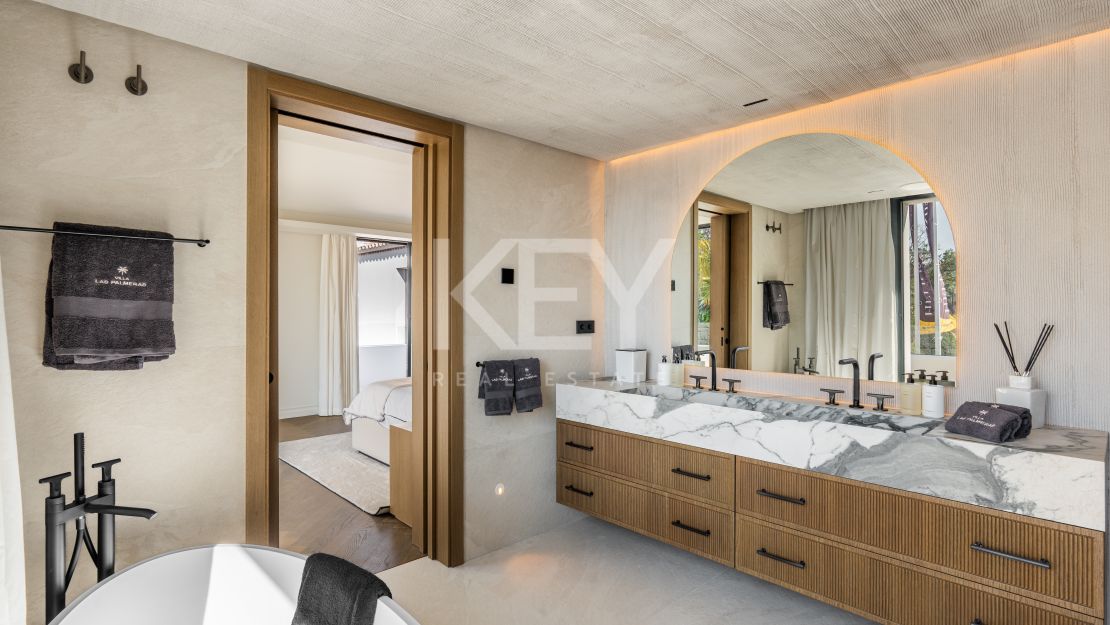 Роскошная вилла с современным изяществом и традиционным шармом в Лас-Брисас, Нуэва Андалусия