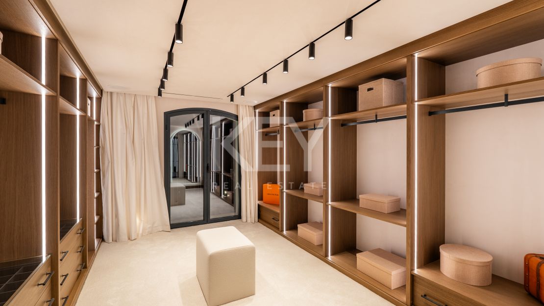 Роскошная вилла с современным изяществом и традиционным шармом в Лас-Брисас, Нуэва Андалусия