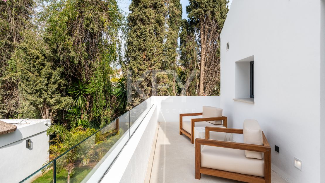 Роскошная вилла с современным изяществом и традиционным шармом в Лас-Брисас, Нуэва Андалусия