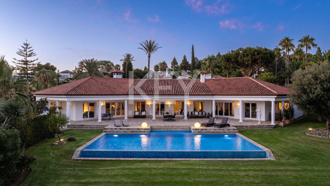 Элегантная вилла с южной ориентацией в Hacienda Las Chapas, Марбелья