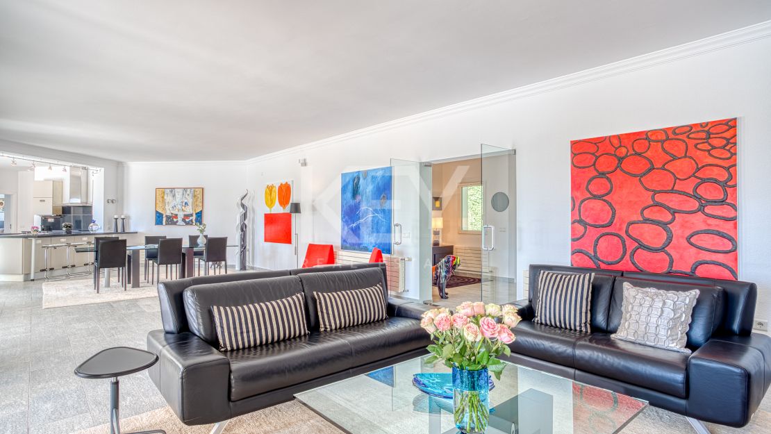 Элегантная вилла с южной ориентацией в Hacienda Las Chapas, Марбелья